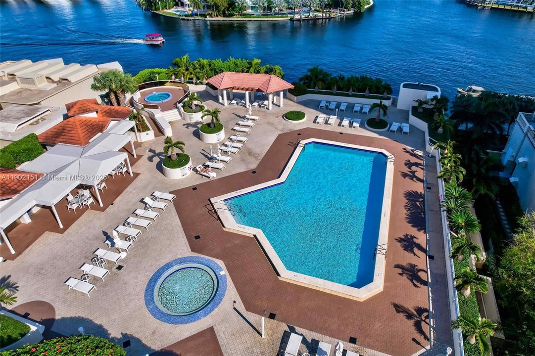 For Rent: $3,400 (2 beds, 2 baths, 1340 Square Feet)