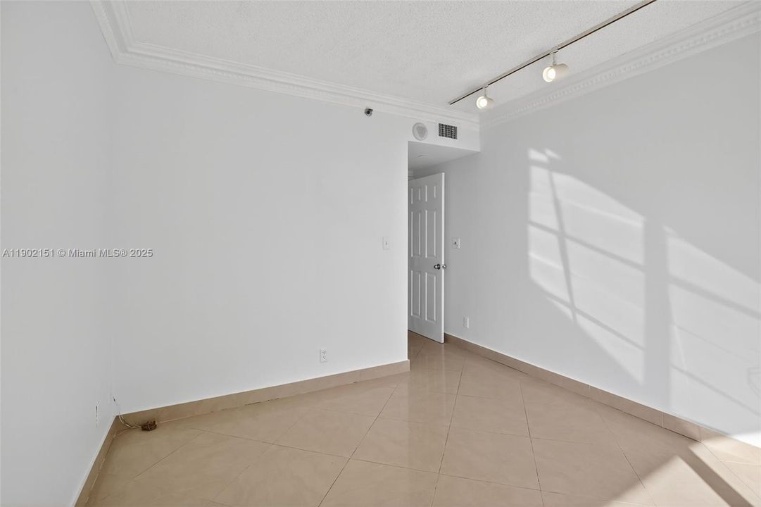 For Rent: $3,400 (2 beds, 2 baths, 1340 Square Feet)