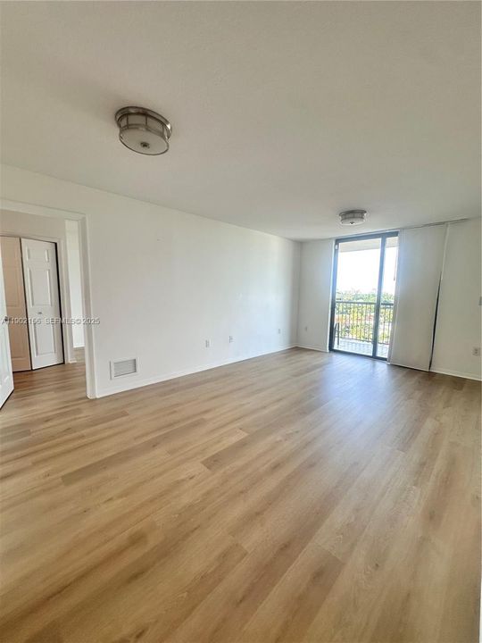 For Rent: $2,600 (2 beds, 2 baths, 876 Square Feet)