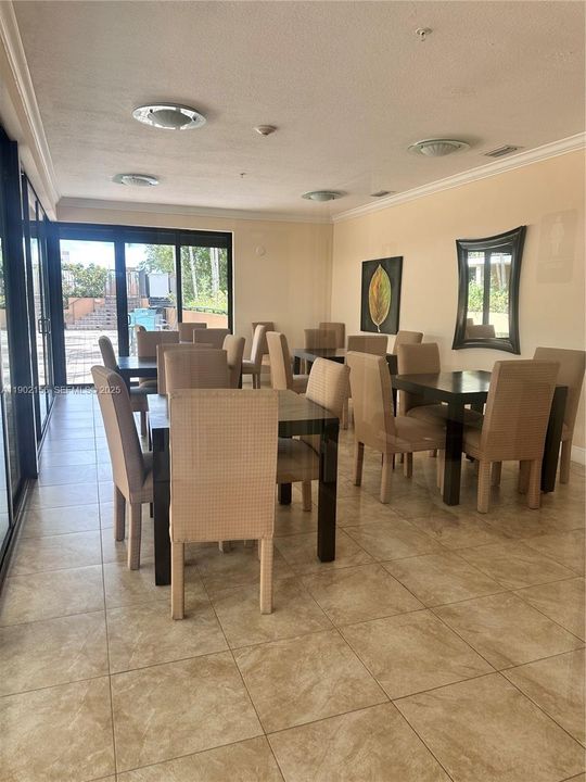 For Rent: $2,600 (2 beds, 2 baths, 876 Square Feet)