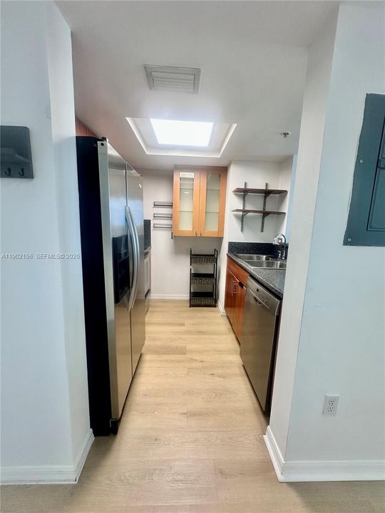 For Rent: $2,600 (2 beds, 2 baths, 876 Square Feet)