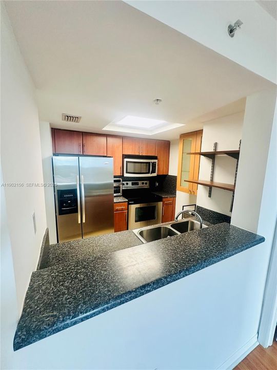 For Rent: $2,600 (2 beds, 2 baths, 876 Square Feet)