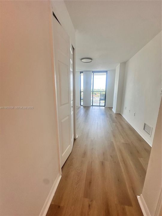 For Rent: $2,600 (2 beds, 2 baths, 876 Square Feet)