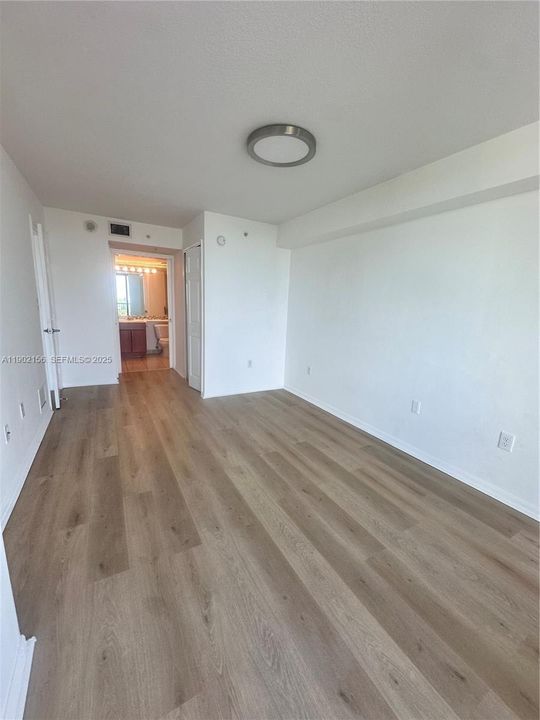 For Rent: $2,600 (2 beds, 2 baths, 876 Square Feet)