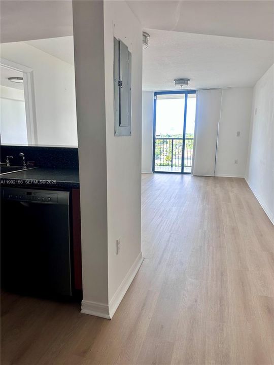 For Rent: $2,600 (2 beds, 2 baths, 876 Square Feet)