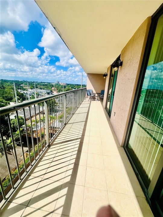 For Rent: $2,600 (2 beds, 2 baths, 876 Square Feet)