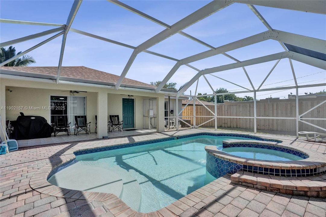 На продажу: $539,999 (3 спален, 2 ванн, 1864 Квадратных фут)