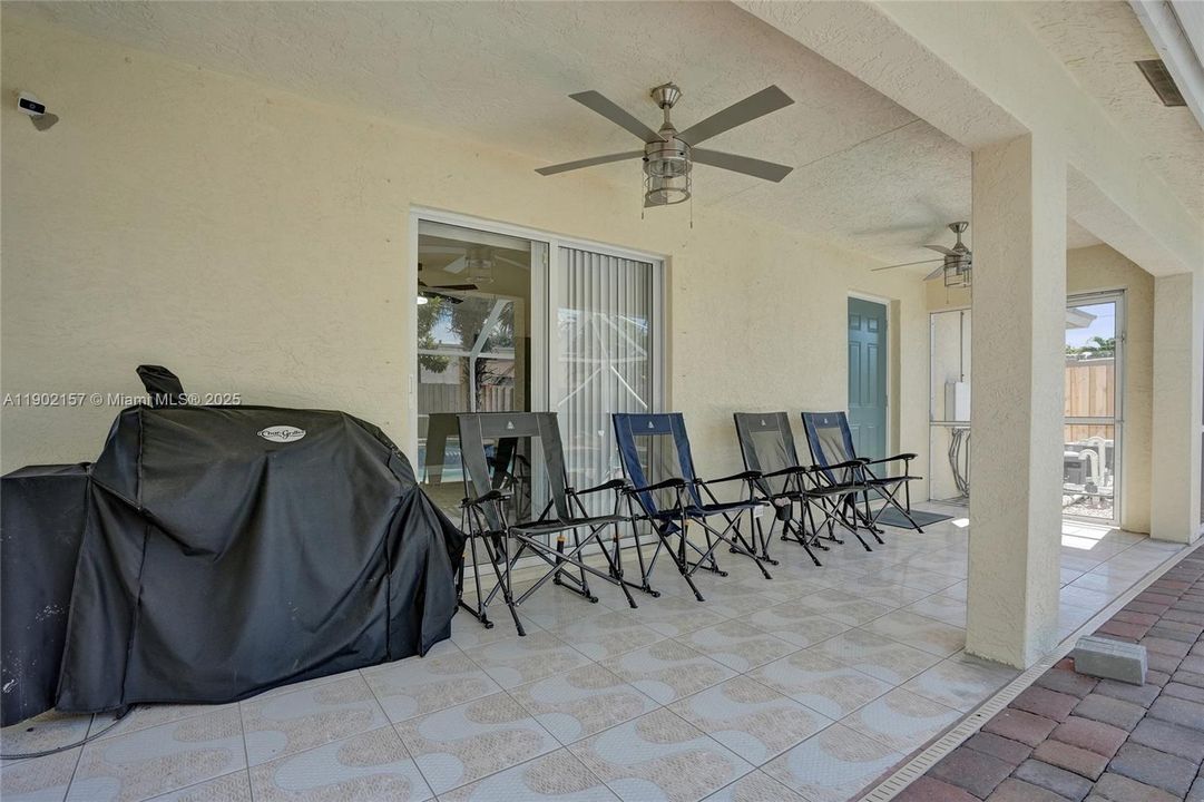 На продажу: $539,999 (3 спален, 2 ванн, 1864 Квадратных фут)