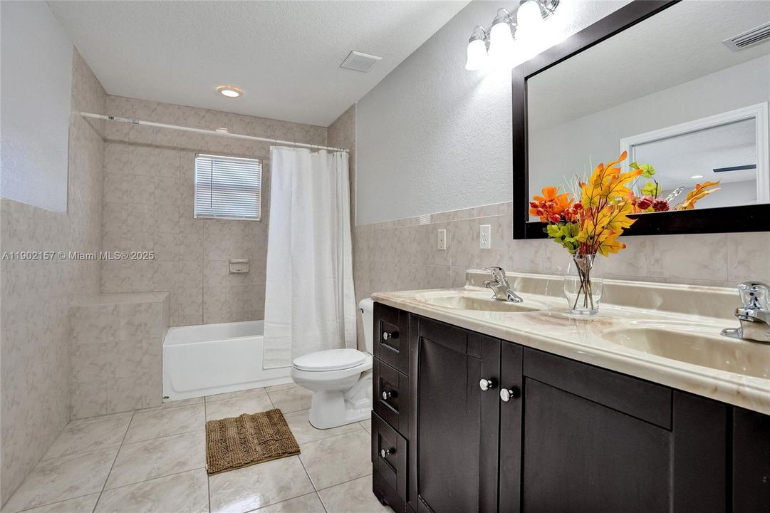 На продажу: $539,999 (3 спален, 2 ванн, 1864 Квадратных фут)