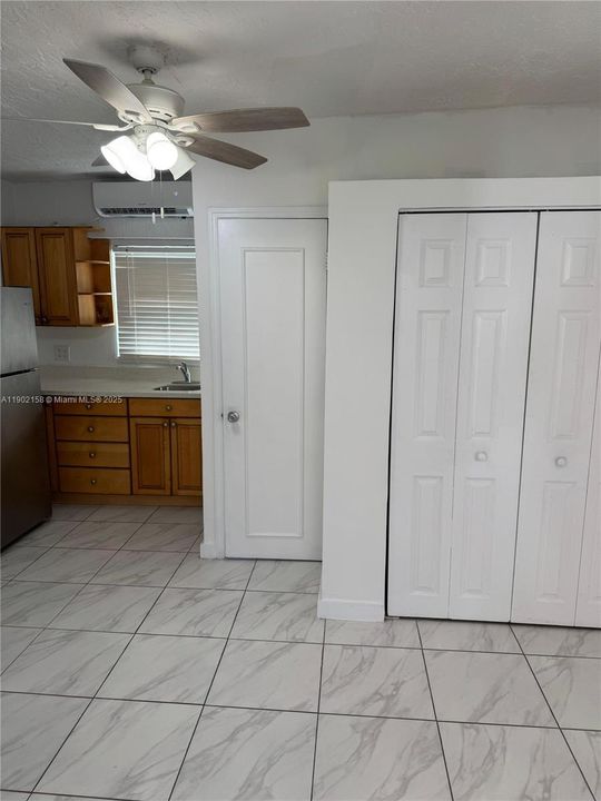 For Rent: $994 (1 beds, 1 baths, 150 Square Feet)