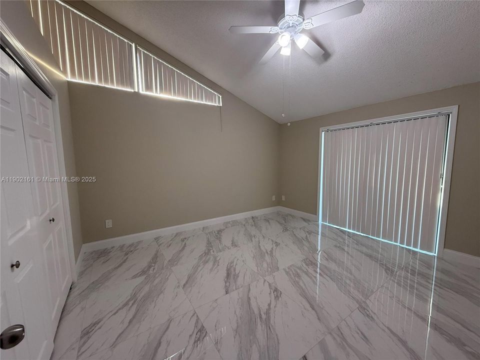 Activo con contrato: $3,000 (3 camas, 2 baños, 1276 Pies cuadrados)