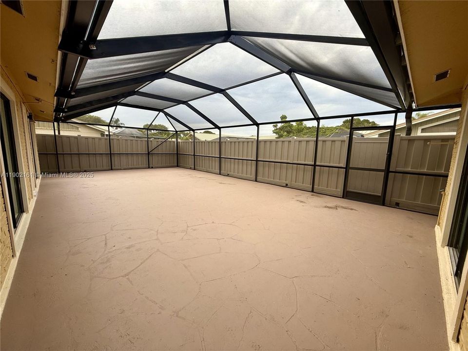 Activo con contrato: $3,000 (3 camas, 2 baños, 1276 Pies cuadrados)