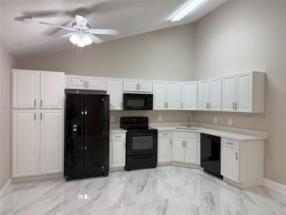 Activo con contrato: $3,000 (3 camas, 2 baños, 1276 Pies cuadrados)