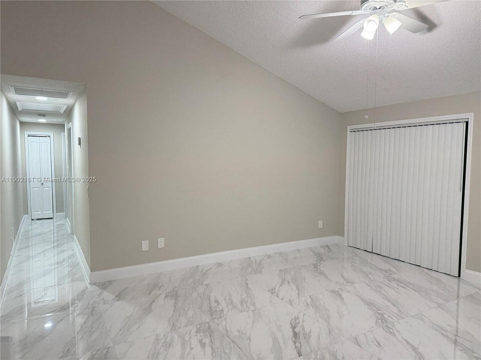 Activo con contrato: $3,000 (3 camas, 2 baños, 1276 Pies cuadrados)