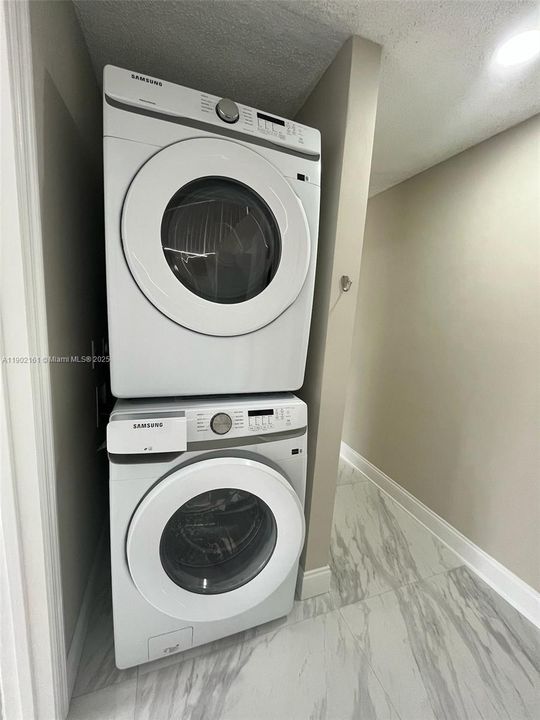 Activo con contrato: $3,000 (3 camas, 2 baños, 1276 Pies cuadrados)