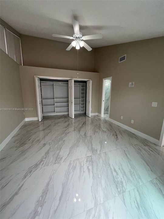 Activo con contrato: $3,000 (3 camas, 2 baños, 1276 Pies cuadrados)