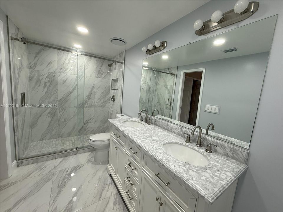 Activo con contrato: $3,000 (3 camas, 2 baños, 1276 Pies cuadrados)