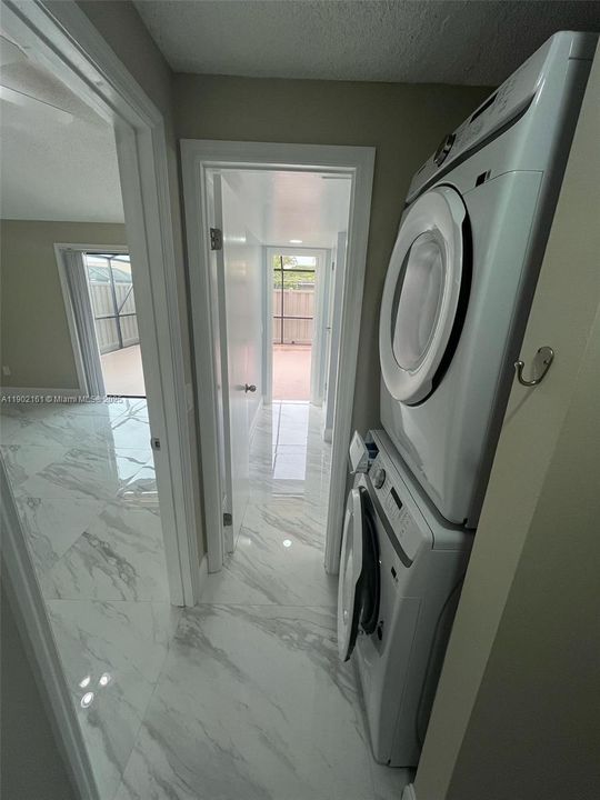 Activo con contrato: $3,000 (3 camas, 2 baños, 1276 Pies cuadrados)