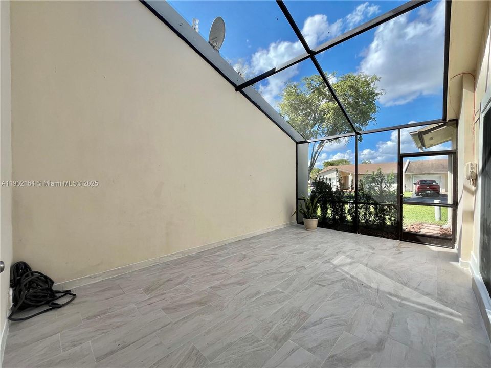 Recently Rented: $3,400 (3 beds, 2 baths, 1156 Square Feet)