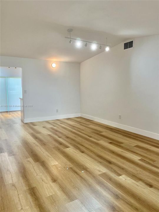 Recently Rented: $3,400 (3 beds, 2 baths, 1156 Square Feet)