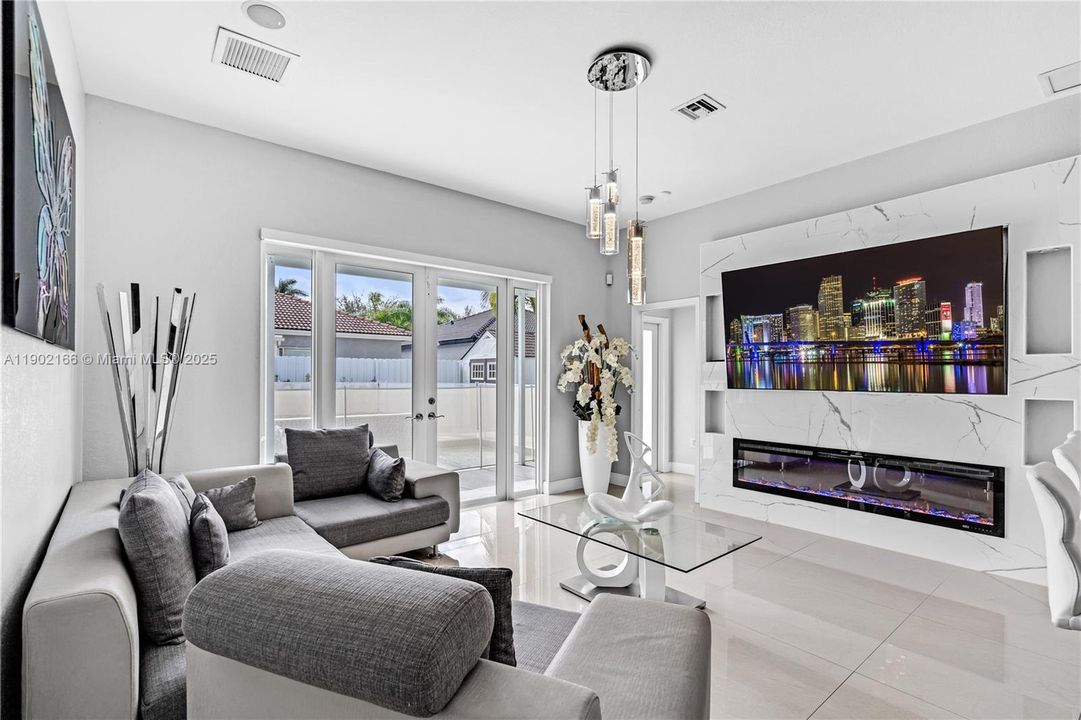 Active With Contract: $5,800 (4 beds, 3 baths, 1938 Square Feet)