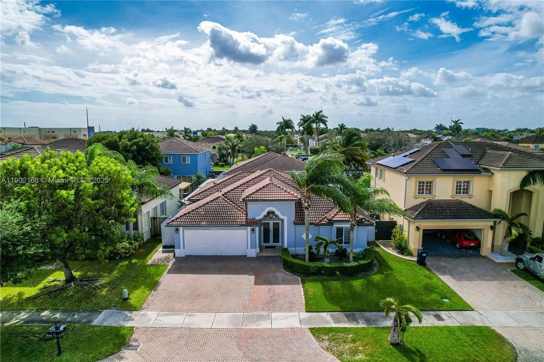 Active With Contract: $5,800 (4 beds, 3 baths, 1938 Square Feet)