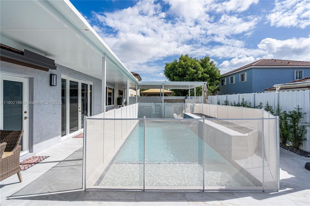 Active With Contract: $5,800 (4 beds, 3 baths, 1938 Square Feet)