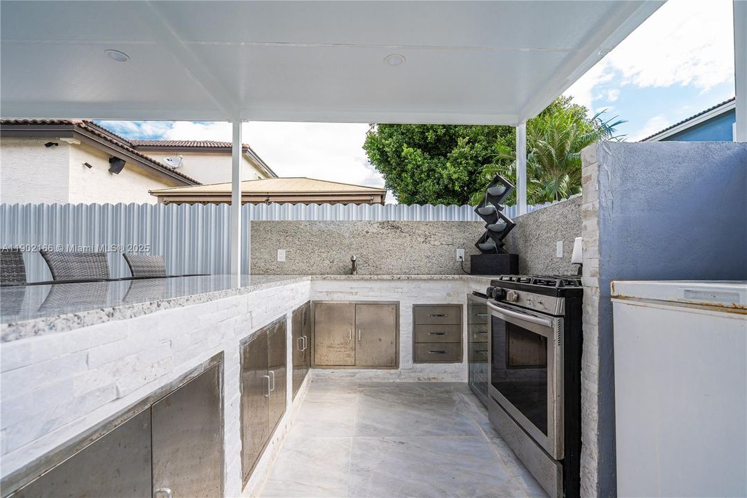 Active With Contract: $5,800 (4 beds, 3 baths, 1938 Square Feet)