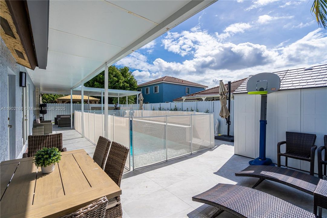 Active With Contract: $5,800 (4 beds, 3 baths, 1938 Square Feet)