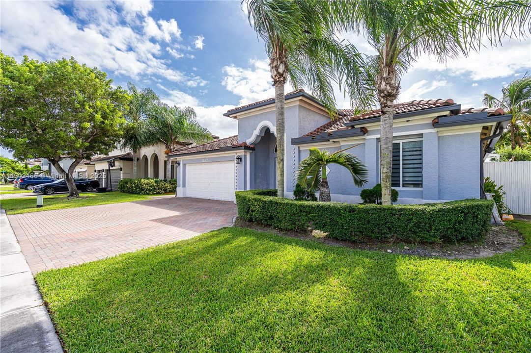 Active With Contract: $5,800 (4 beds, 3 baths, 1938 Square Feet)
