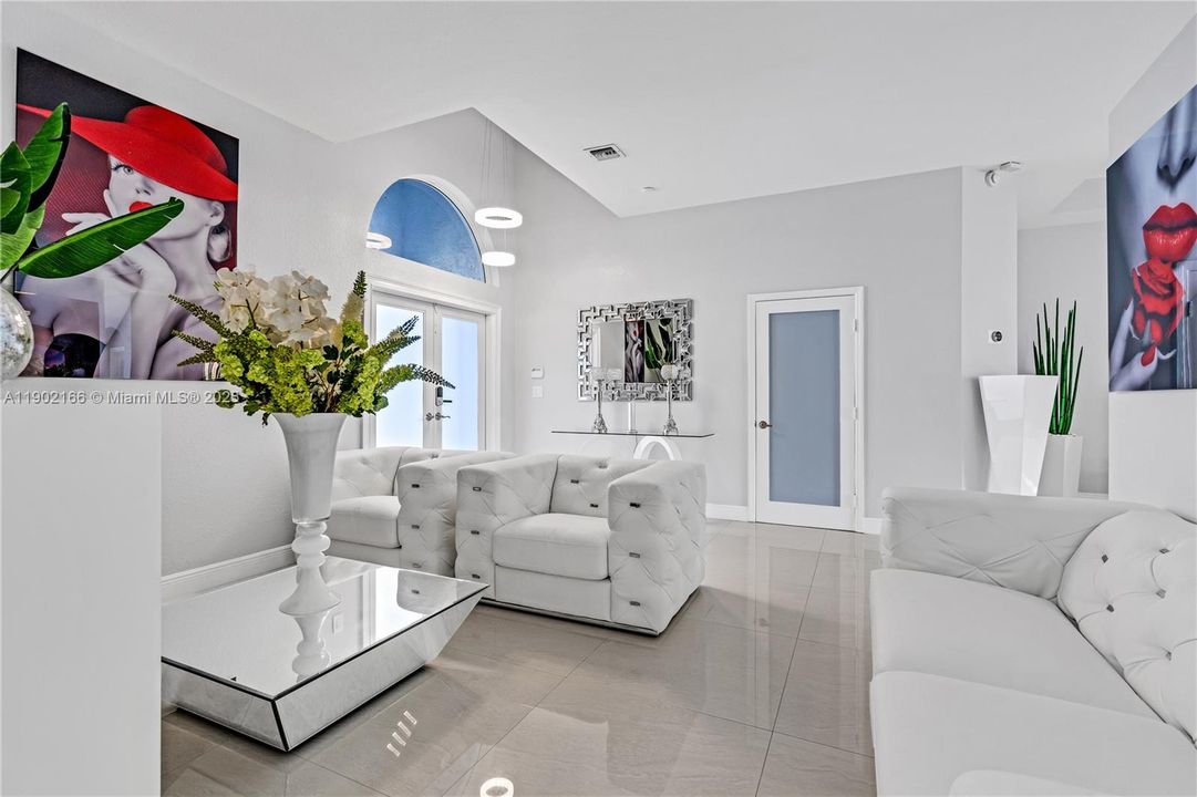 Active With Contract: $5,800 (4 beds, 3 baths, 1938 Square Feet)