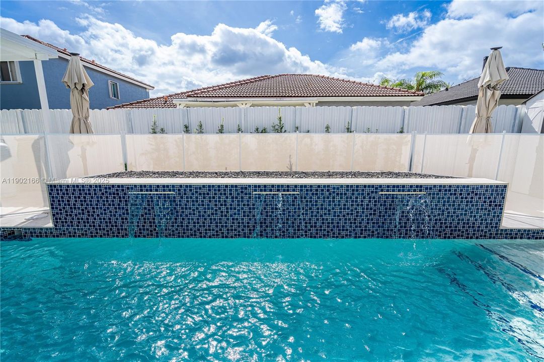 Active With Contract: $5,800 (4 beds, 3 baths, 1938 Square Feet)