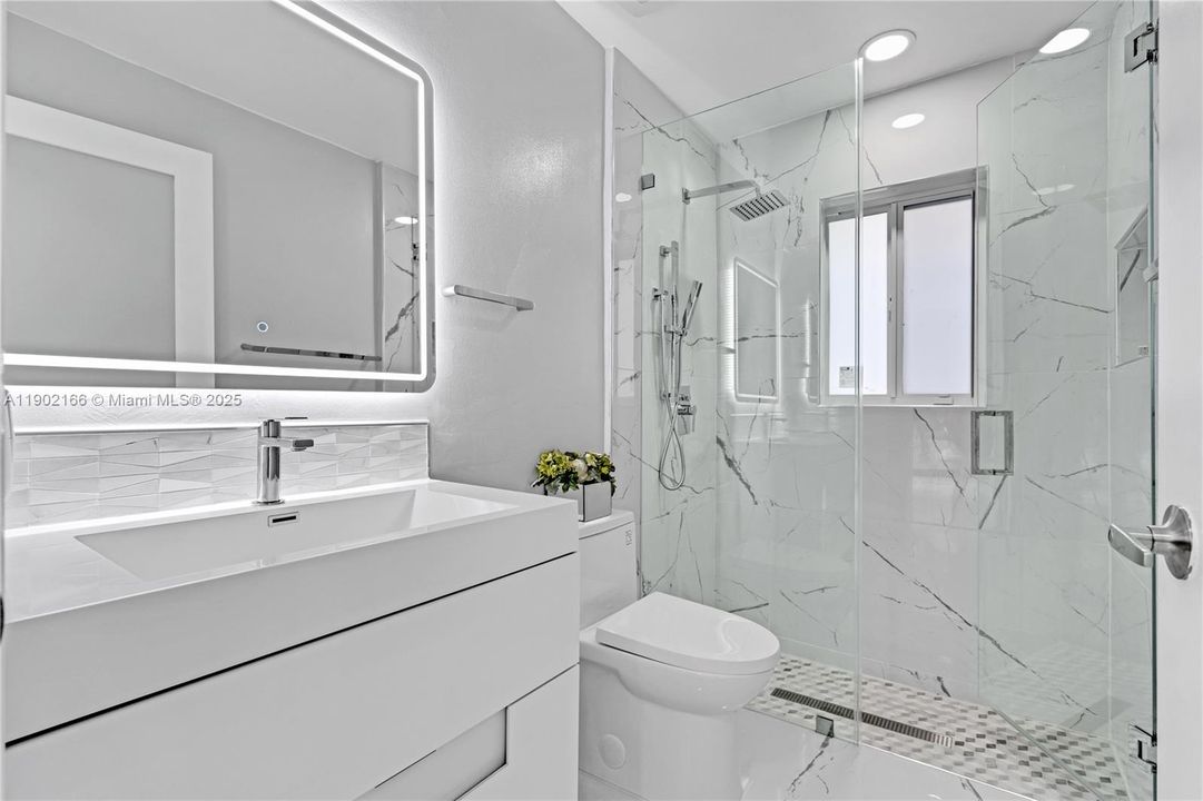 Active With Contract: $5,800 (4 beds, 3 baths, 1938 Square Feet)