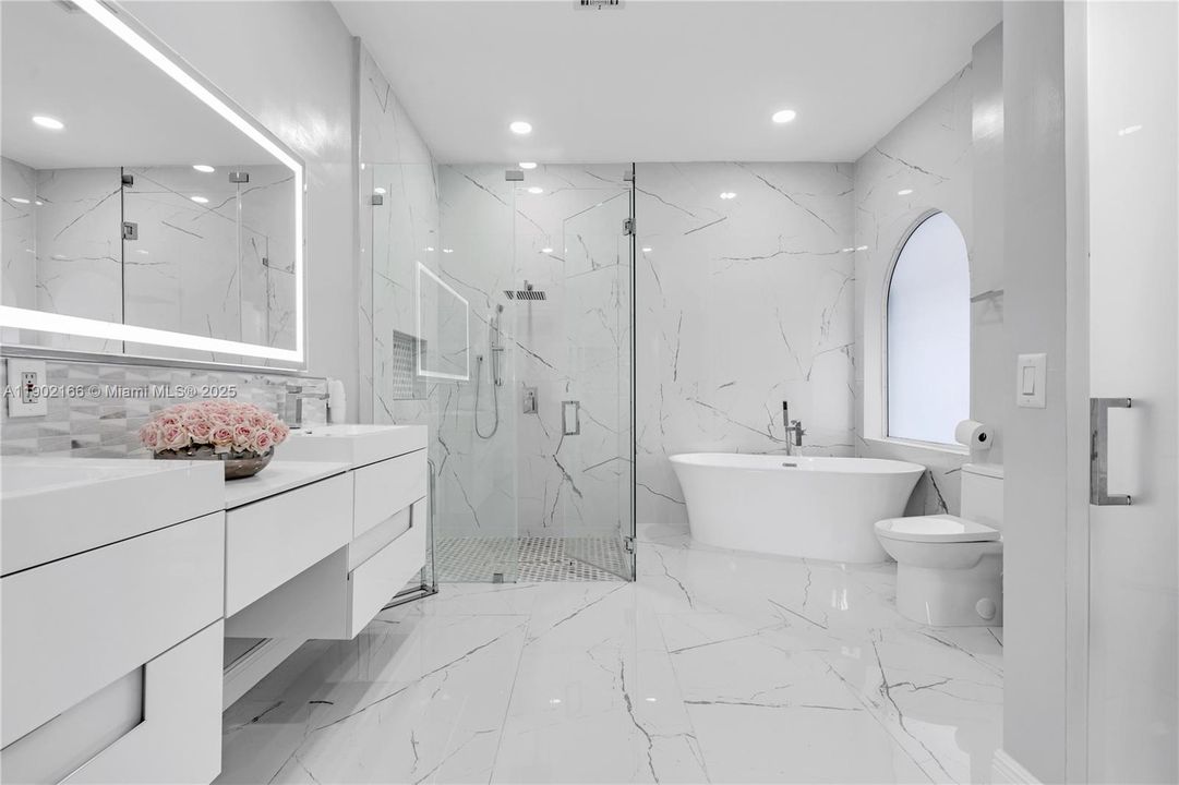 Active With Contract: $5,800 (4 beds, 3 baths, 1938 Square Feet)