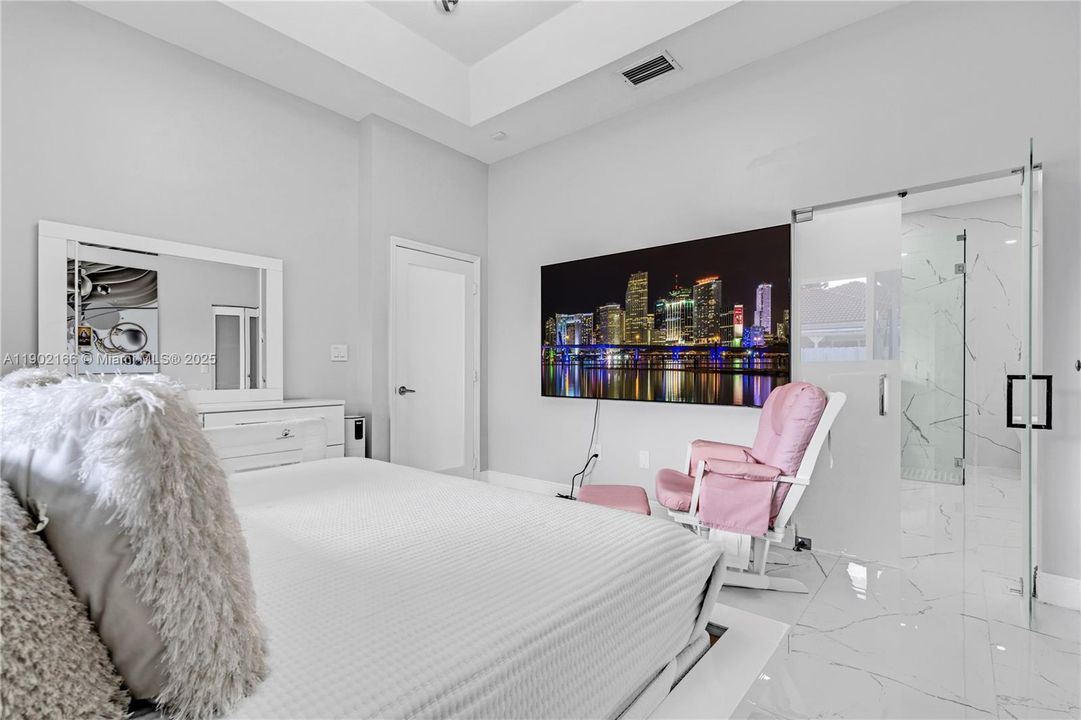 Active With Contract: $5,800 (4 beds, 3 baths, 1938 Square Feet)