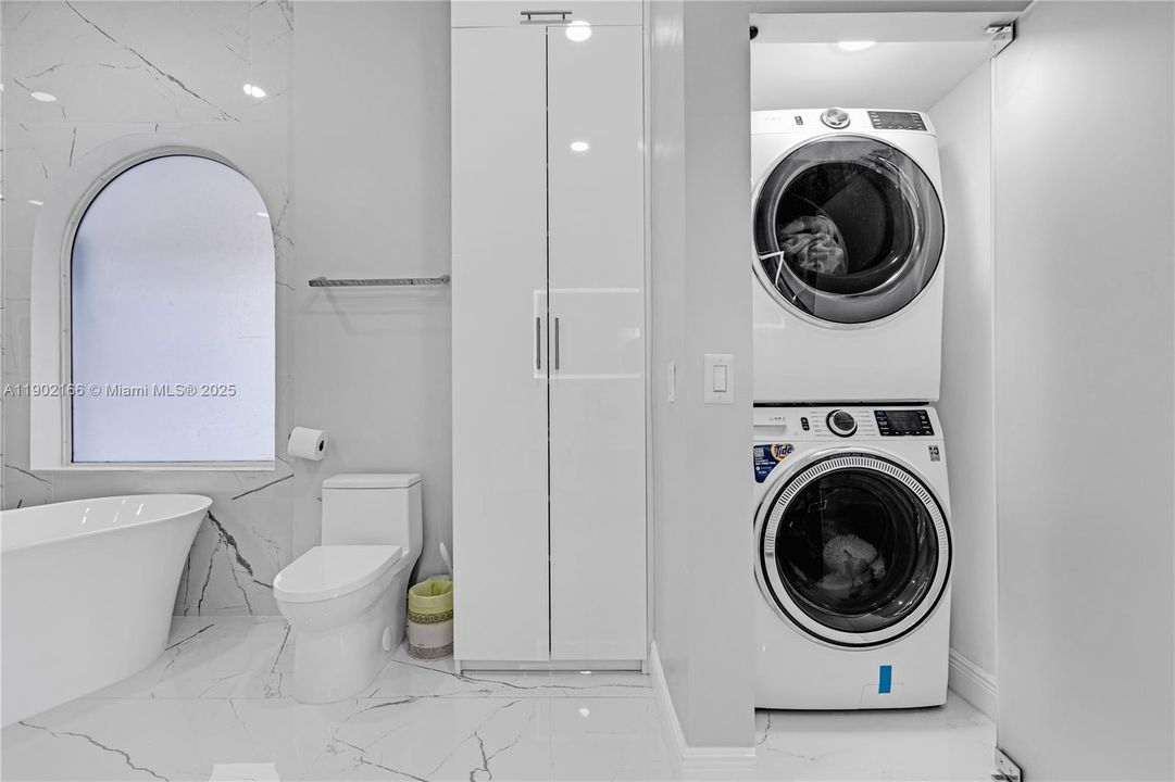 Active With Contract: $5,800 (4 beds, 3 baths, 1938 Square Feet)