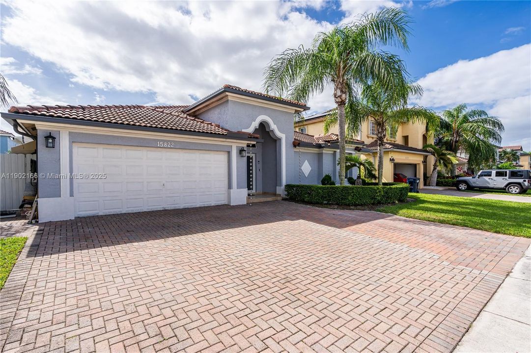 Active With Contract: $5,800 (4 beds, 3 baths, 1938 Square Feet)