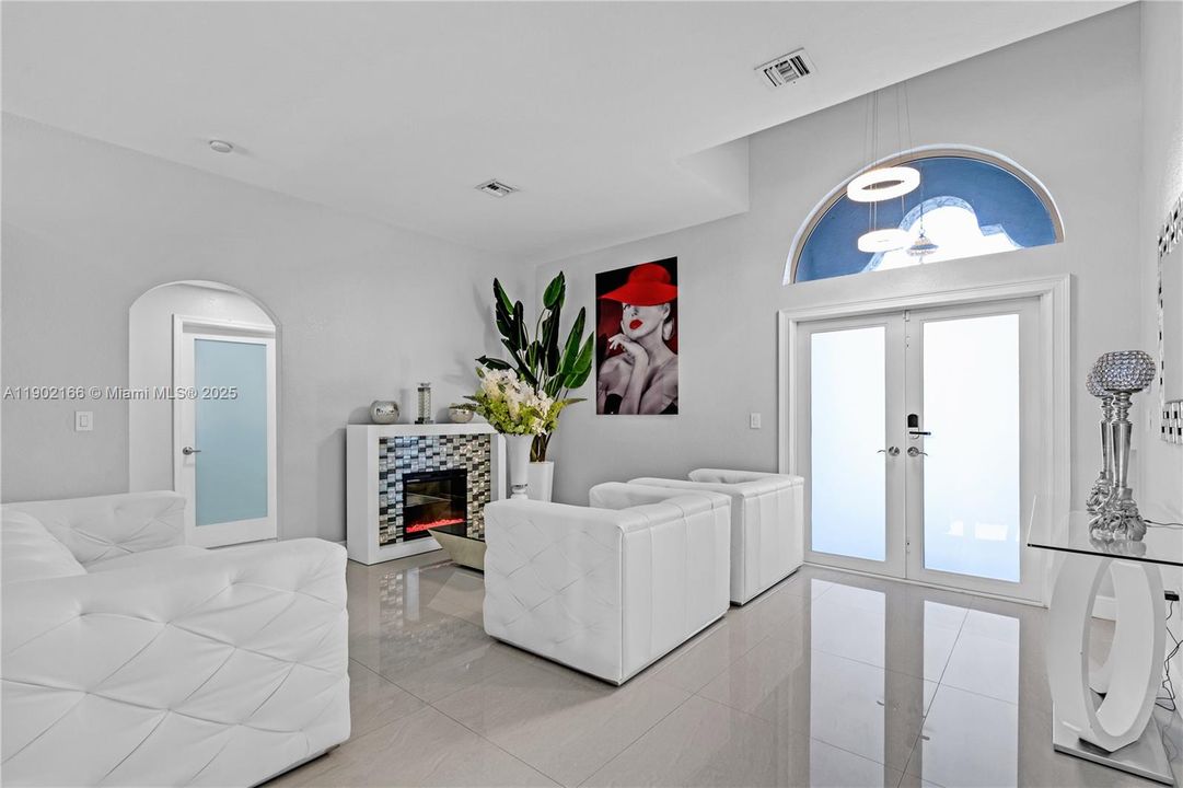 Active With Contract: $5,800 (4 beds, 3 baths, 1938 Square Feet)