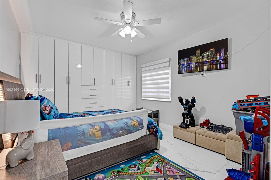 Active With Contract: $5,800 (4 beds, 3 baths, 1938 Square Feet)