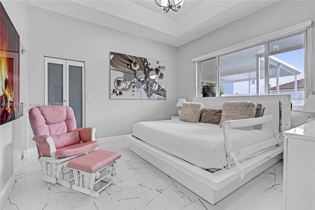 Active With Contract: $5,800 (4 beds, 3 baths, 1938 Square Feet)