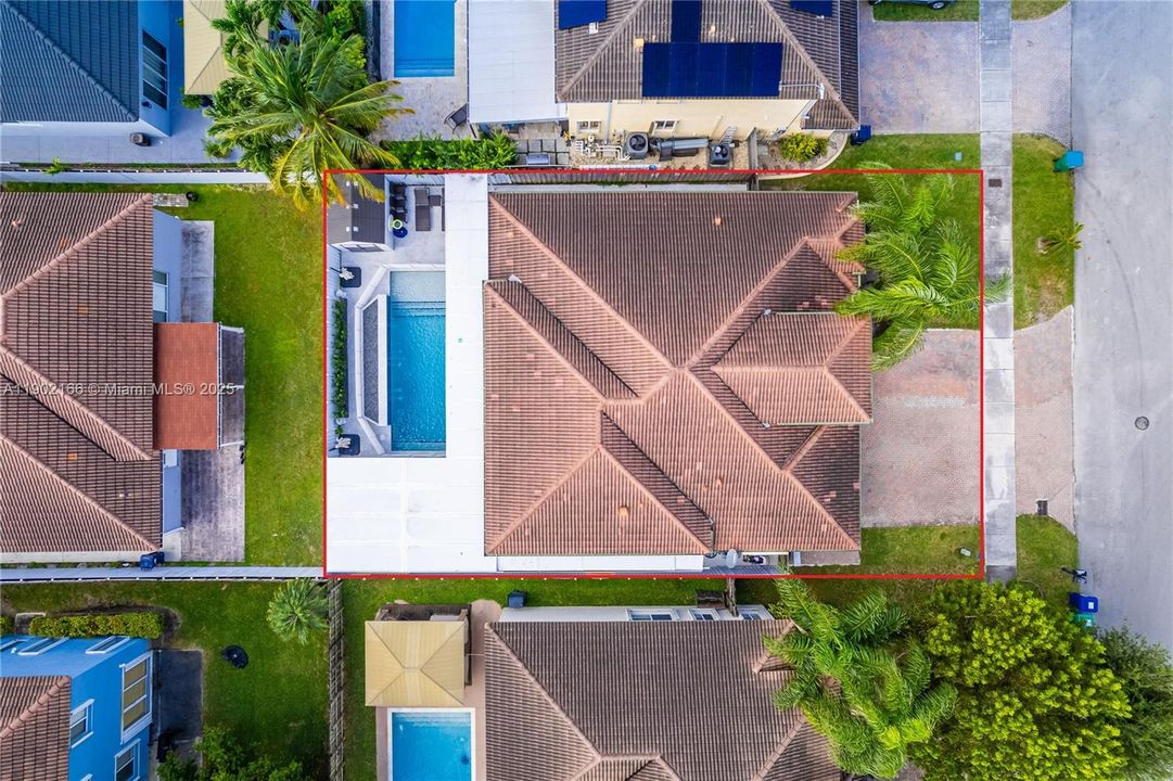 Active With Contract: $5,800 (4 beds, 3 baths, 1938 Square Feet)