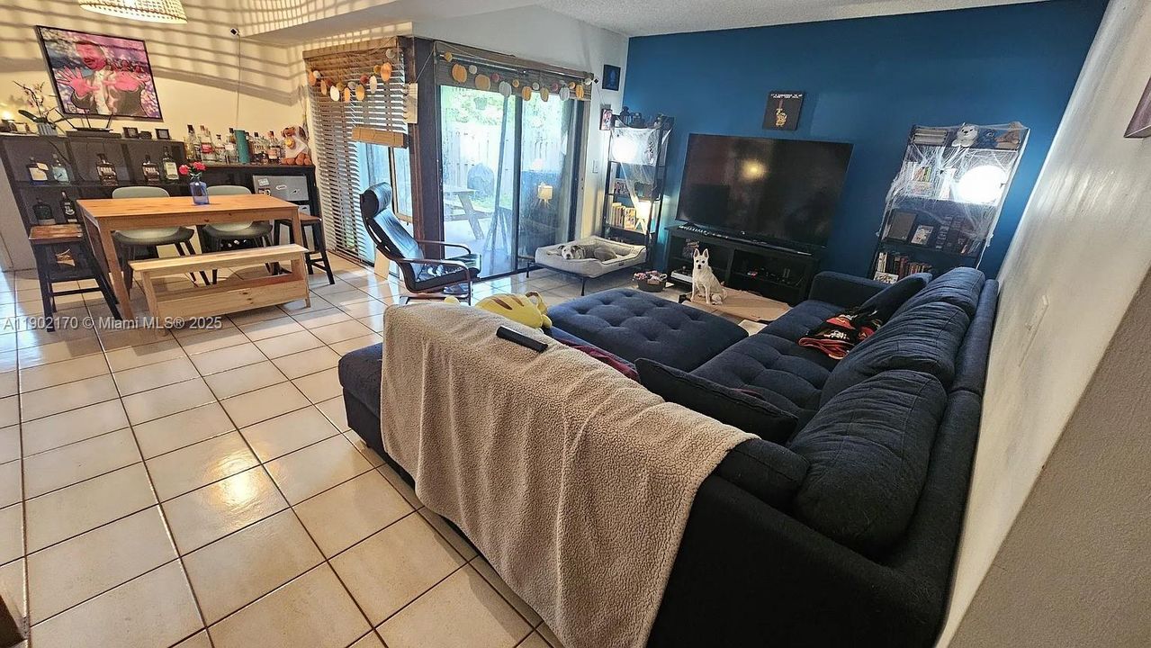 For Rent: $2,900 (3 beds, 2 baths, 1340 Square Feet)