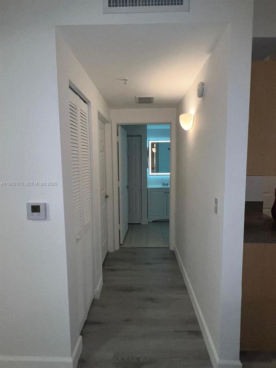 For Sale: $229,000 (1 beds, 1 baths, 691 Square Feet)