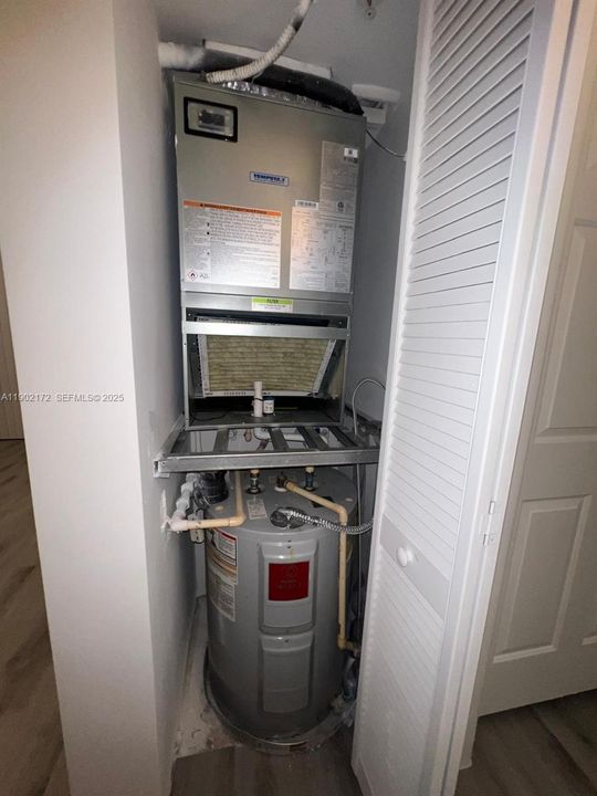 For Sale: $229,000 (1 beds, 1 baths, 691 Square Feet)