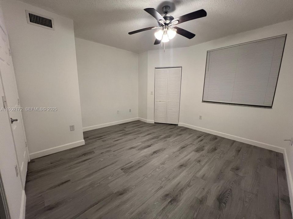 For Sale: $229,000 (1 beds, 1 baths, 691 Square Feet)