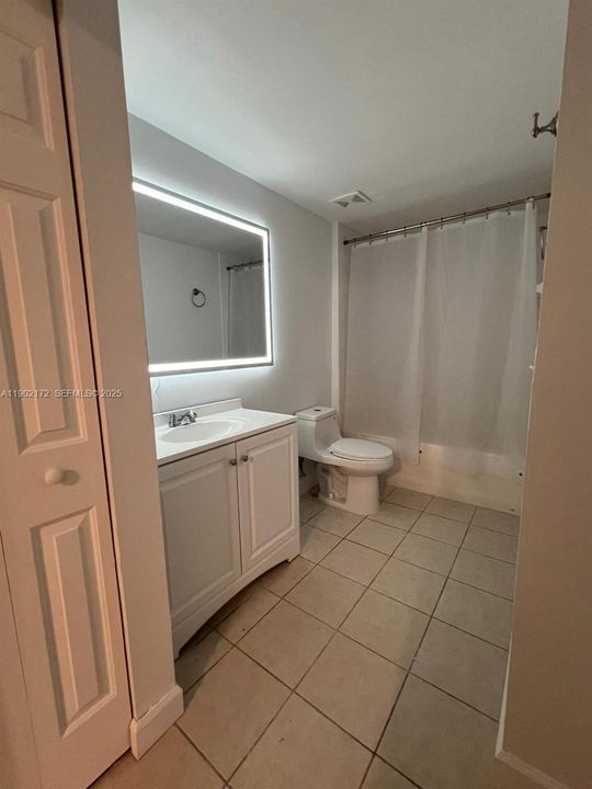 For Sale: $229,000 (1 beds, 1 baths, 691 Square Feet)