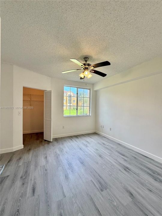 For Sale: $229,000 (1 beds, 1 baths, 691 Square Feet)