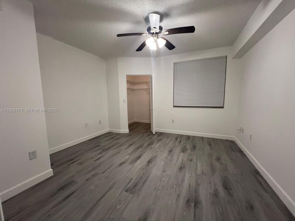 For Sale: $229,000 (1 beds, 1 baths, 691 Square Feet)