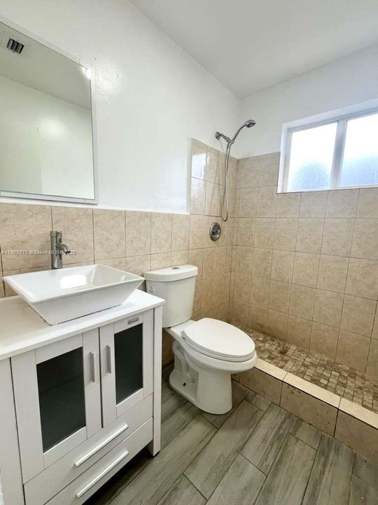 For Rent: $2,150 (3 beds, 1 baths, 0 Square Feet)