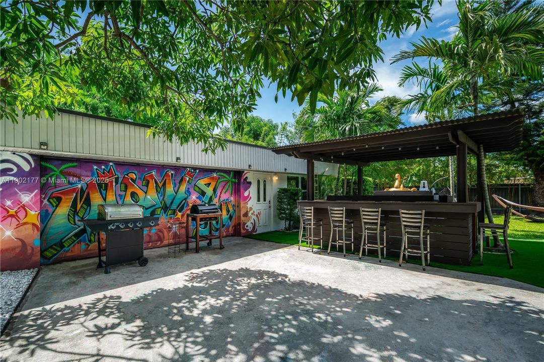 For Rent: $7,500 (6 beds, 3 baths, 1856 Square Feet)